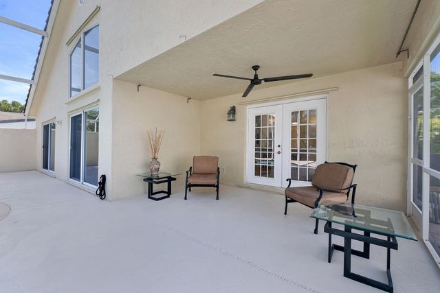 2016 Island Circle, Weston, FL 33326