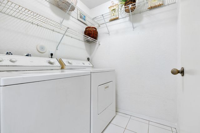 2016 Island Circle, Weston, FL 33326
