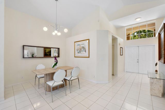 2016 Island Circle, Weston, FL 33326