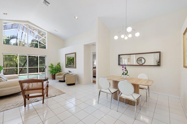 2016 Island Circle, Weston, FL 33326