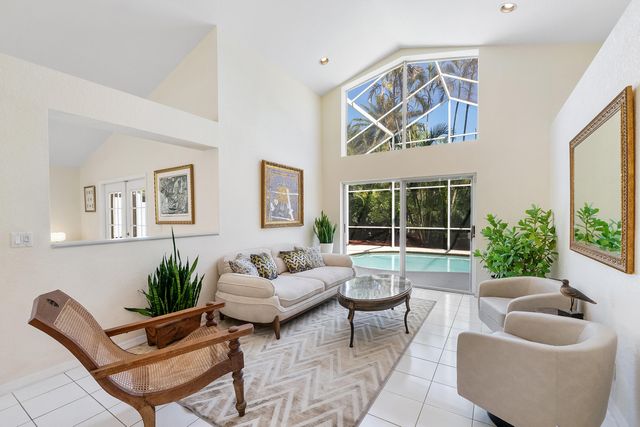 2016 Island Circle, Weston, FL 33326