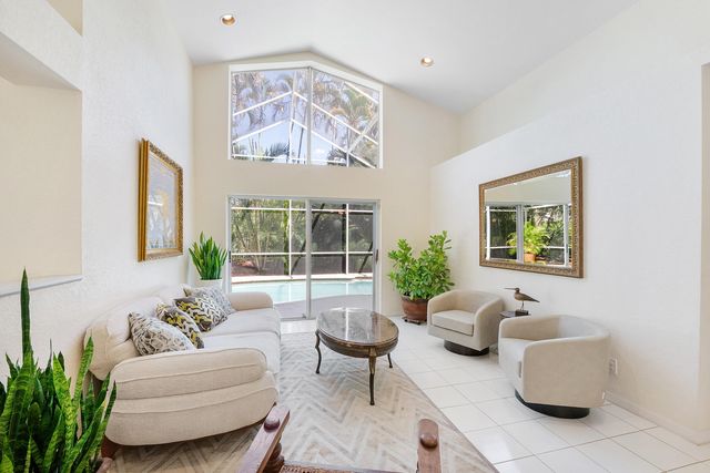 2016 Island Circle, Weston, FL 33326