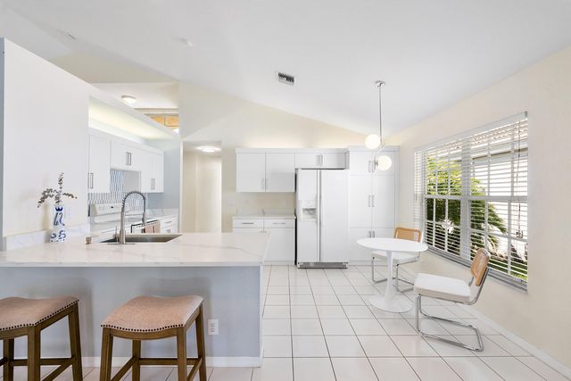 2016 Island Circle, Weston, FL 33326