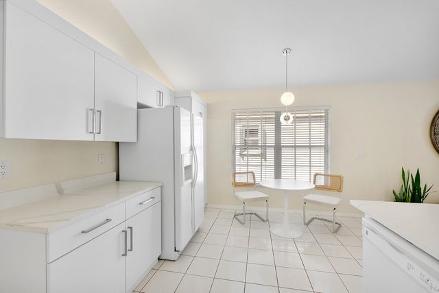 2016 Island Circle, Weston, FL 33326