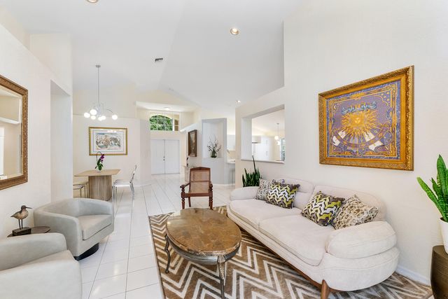 2016 Island Circle, Weston, FL 33326