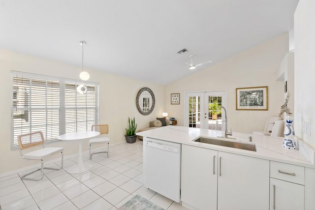 2016 Island Circle, Weston, FL 33326