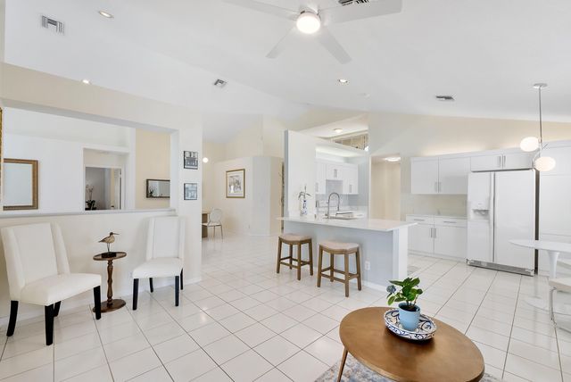 2016 Island Circle, Weston, FL 33326