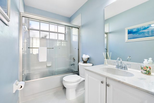 2016 Island Circle, Weston, FL 33326