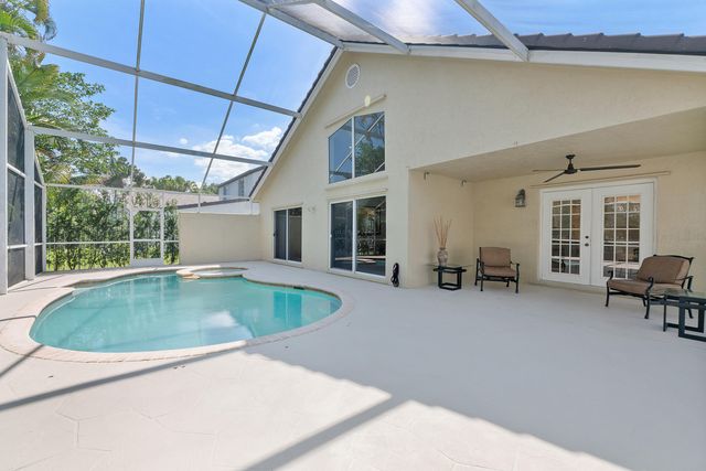 2016 Island Circle, Weston, FL 33326