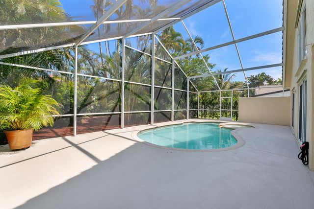 2016 Island Circle, Weston, FL 33326
