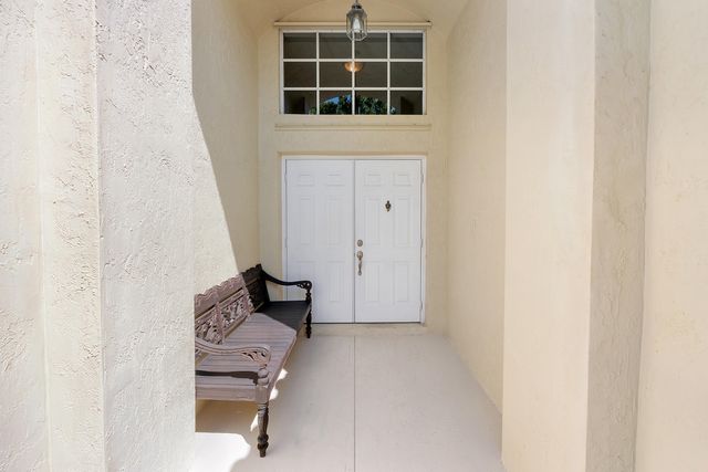 2016 Island Circle, Weston, FL 33326