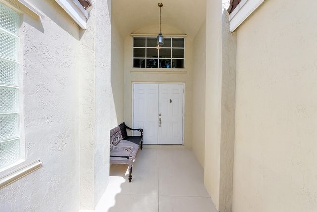2016 Island Circle, Weston, FL 33326