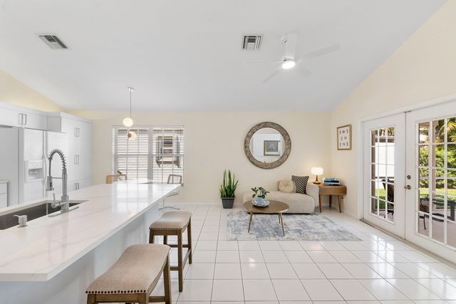 2016 Island Circle, Weston, FL 33326