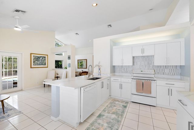 2016 Island Circle, Weston, FL 33326