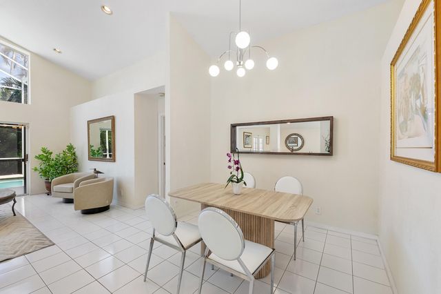 2016 Island Circle, Weston, FL 33326