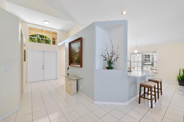 2016 Island Circle, Weston, FL 33326