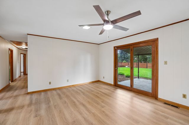 203 Kelly Dr, Decherd, TN 37324