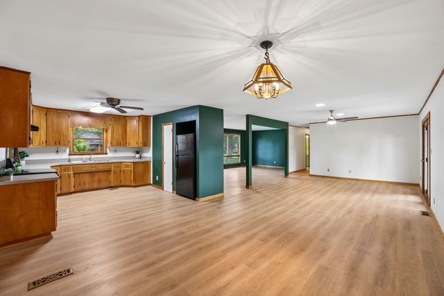 203 Kelly Dr, Decherd, TN 37324