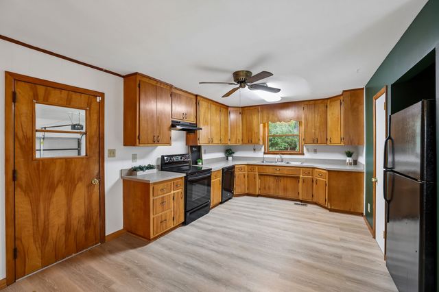 203 Kelly Dr, Decherd, TN 37324
