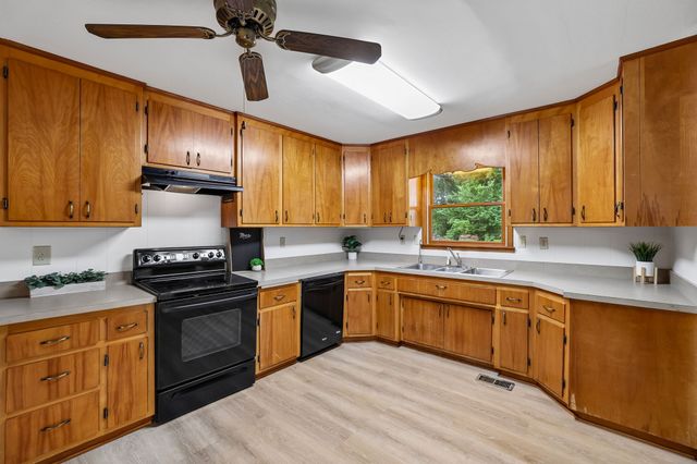 203 Kelly Dr, Decherd, TN 37324
