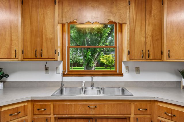 203 Kelly Dr, Decherd, TN 37324