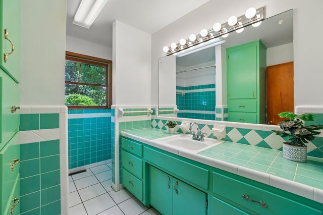 203 Kelly Dr, Decherd, TN 37324