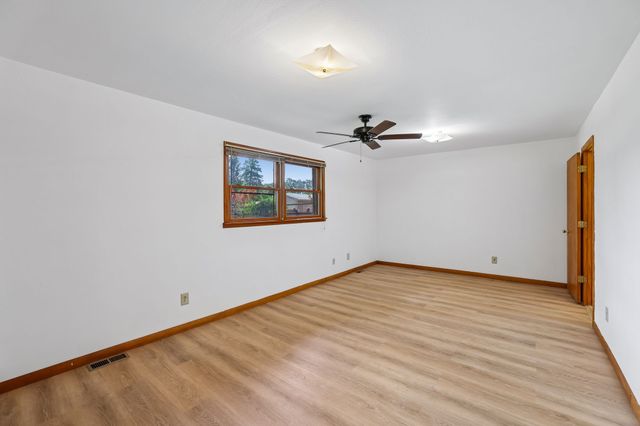 203 Kelly Dr, Decherd, TN 37324