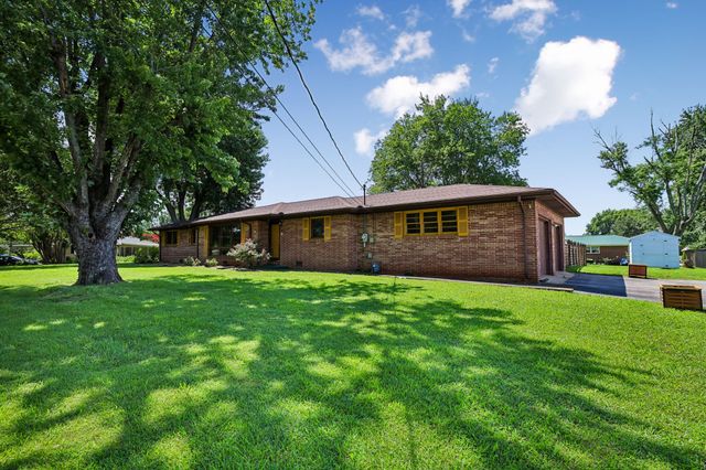 203 Kelly Dr, Decherd, TN 37324