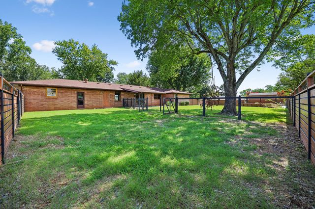 203 Kelly Dr, Decherd, TN 37324
