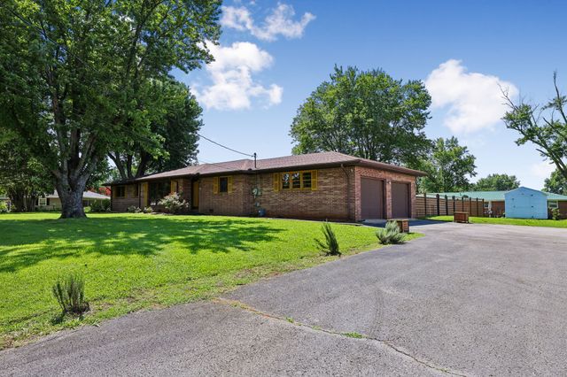 203 Kelly Dr, Decherd, TN 37324