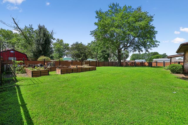 203 Kelly Dr, Decherd, TN 37324