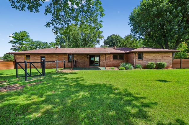203 Kelly Dr, Decherd, TN 37324