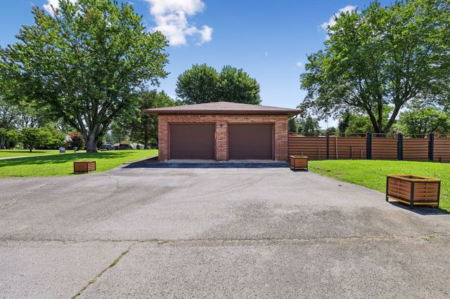 203 Kelly Dr, Decherd, TN 37324