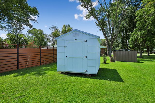 203 Kelly Dr, Decherd, TN 37324