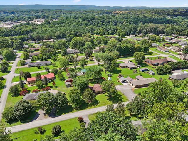 203 Kelly Dr, Decherd, TN 37324