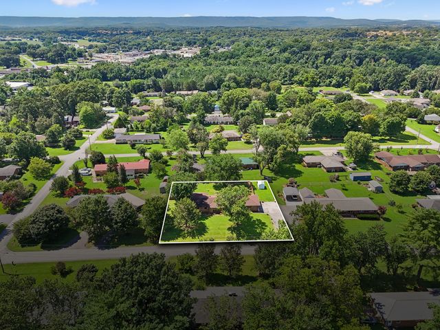 203 Kelly Dr, Decherd, TN 37324