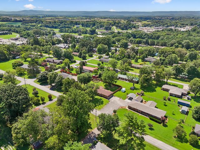 203 Kelly Dr, Decherd, TN 37324