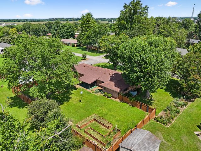 203 Kelly Dr, Decherd, TN 37324