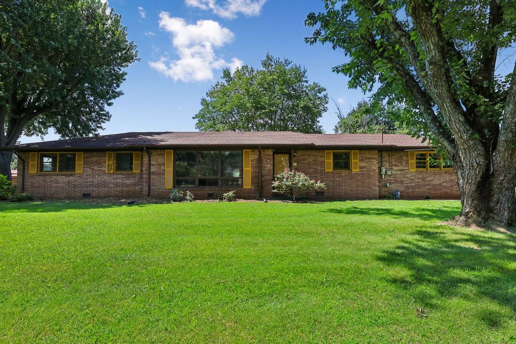 203 Kelly Dr, Decherd, TN 37324
