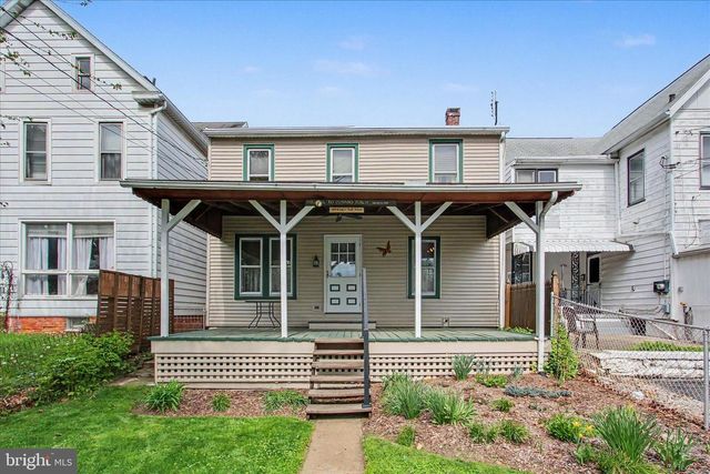 321 E MIDDLE ST, Hanover, PA 17331