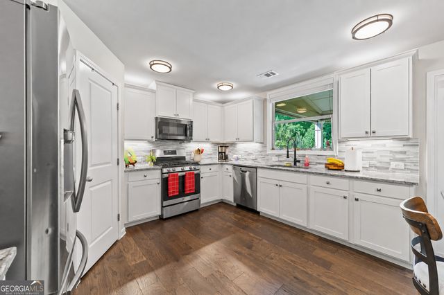 6024 Park Bay Court, Flowery Branch, GA 30542