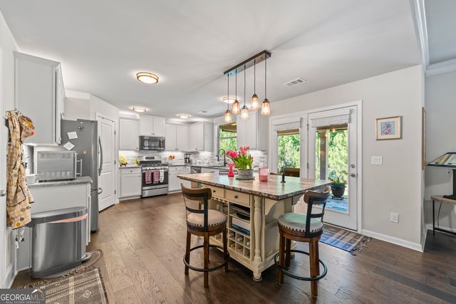 6024 Park Bay Court, Flowery Branch, GA 30542