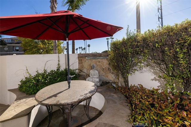 304 Goldenwest Street, Huntington Beach, CA 92648