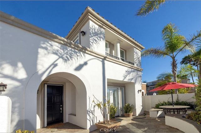 304 Goldenwest Street, Huntington Beach, CA 92648