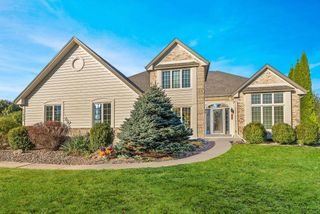 11035 N Bennington COURT, Mequon, WI 53097