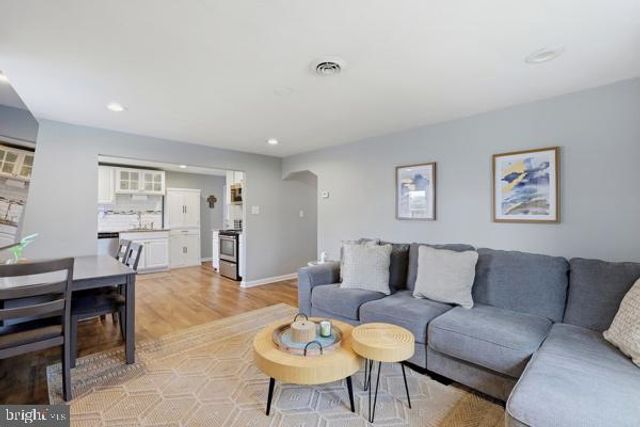 6 PANCOAST AVE, Aston, PA 19014