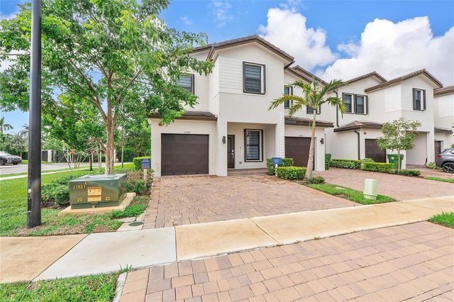 15987 SW 2nd Place 1, Pembroke Pines, FL 33027