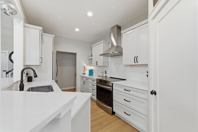 108 E Henry Street 802, Saline, MI 48176