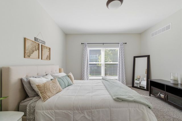 108 E Henry Street 802, Saline, MI 48176