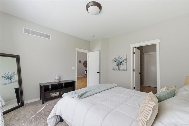 108 E Henry Street 802, Saline, MI 48176